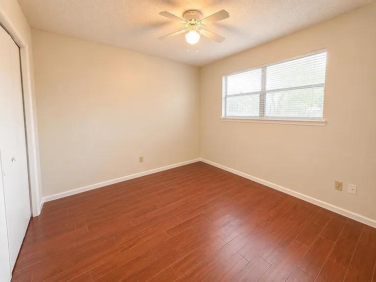 5685 Marathon Pkwy — Photo 4