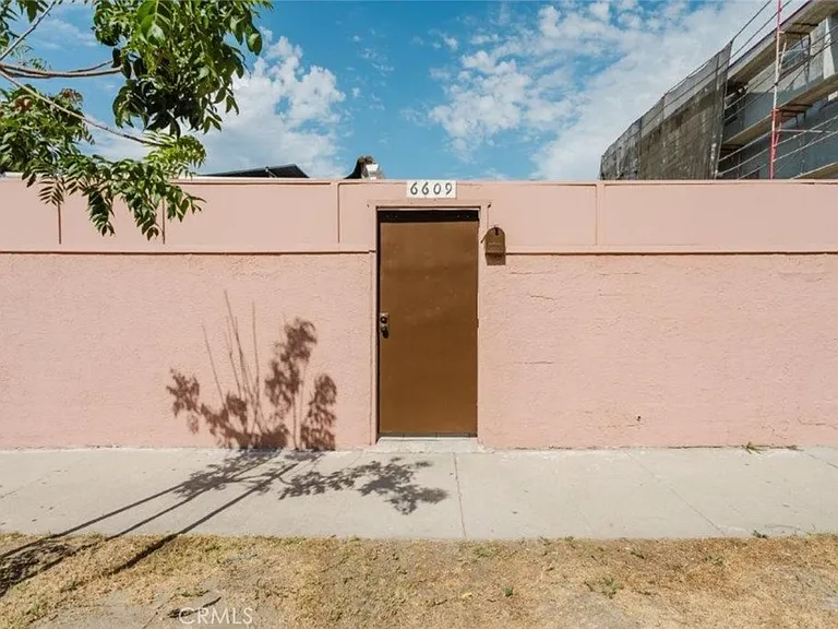 6609 Camellia Ave — Photo 2