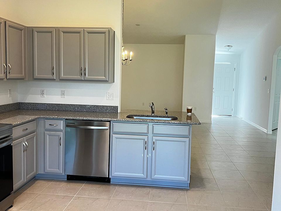 2nd image of 10 Farnum Ln #A