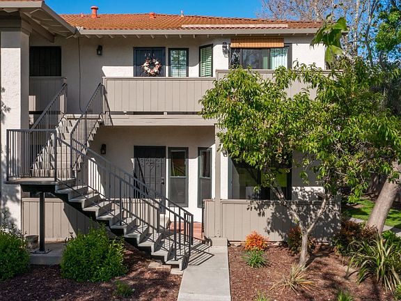 3rd image of 273 Kenbrook Cir