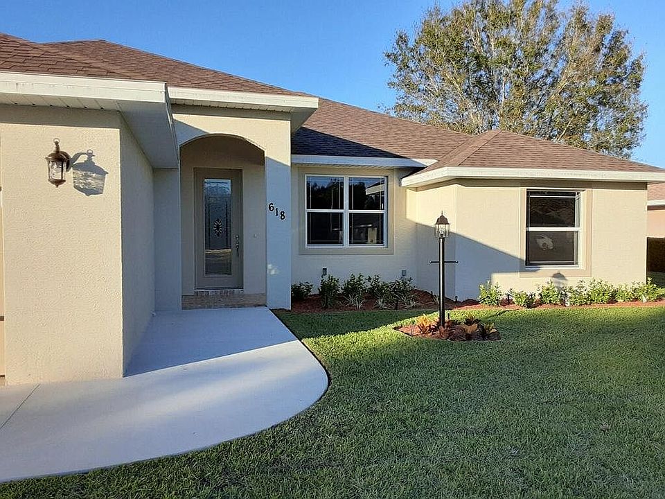 2nd image of 618 Entrada Ave