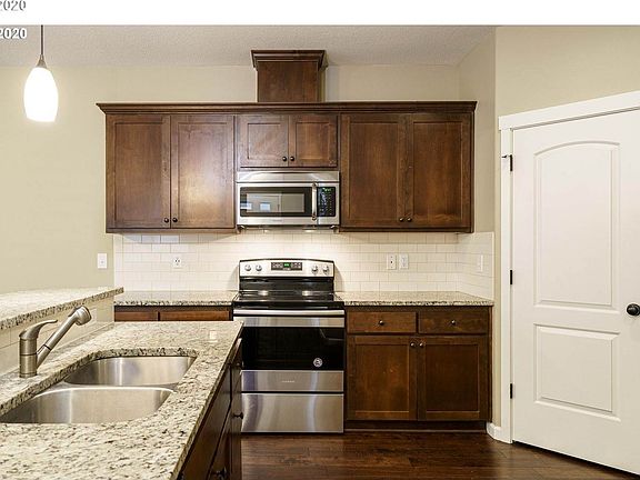 5th image of 2711 NE 130th Ct