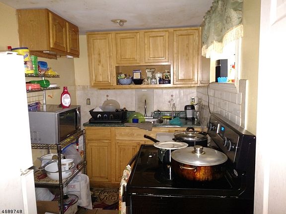 5th image of 187 Elmwood Ave