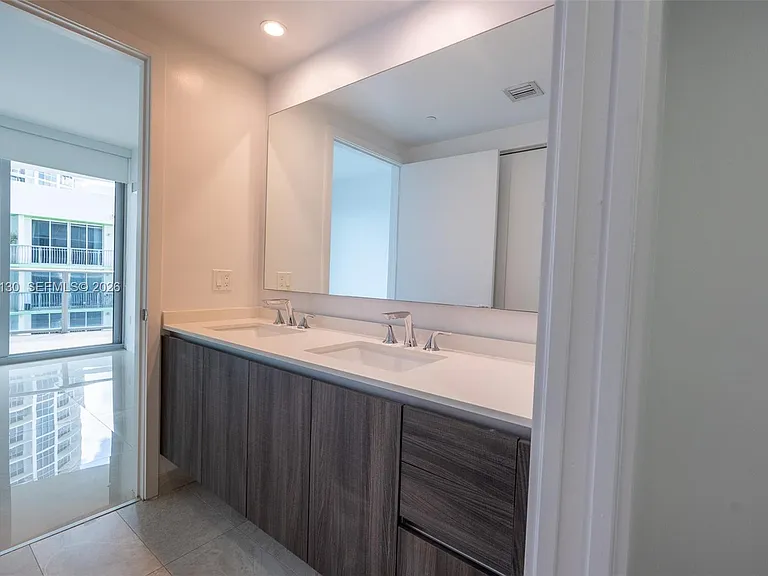 488 NE 18th St #3302 — Photo 14