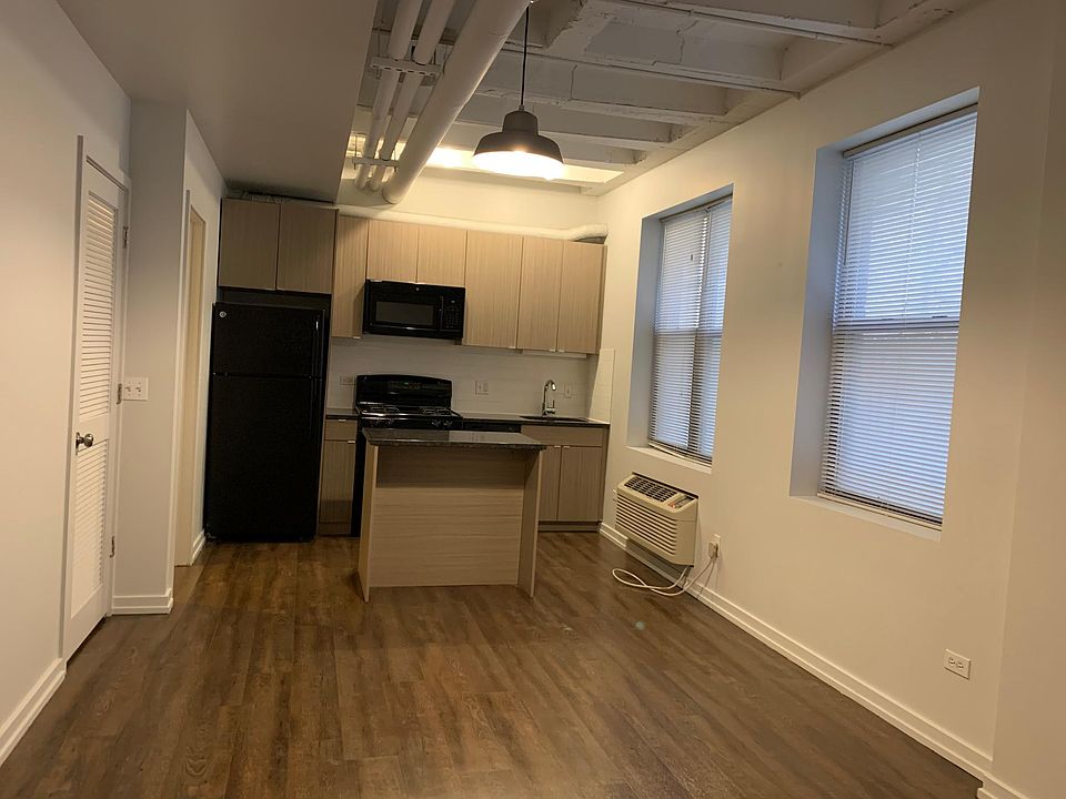 1st image of 5719 N Winthrop Ave #106