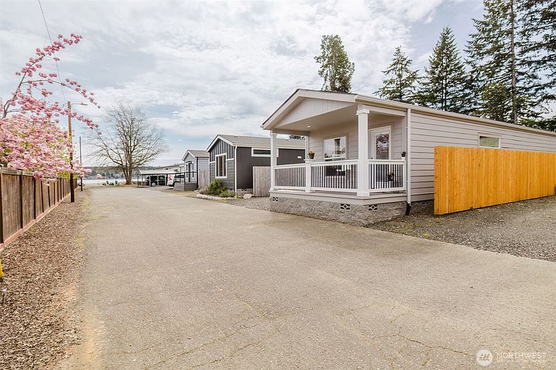 3rd image of 60 NE Kappert Cove Road