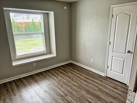 5th image of 9120 Newport Ln