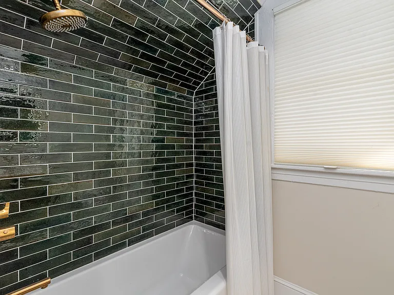 421 Heathcliff St — Photo 27