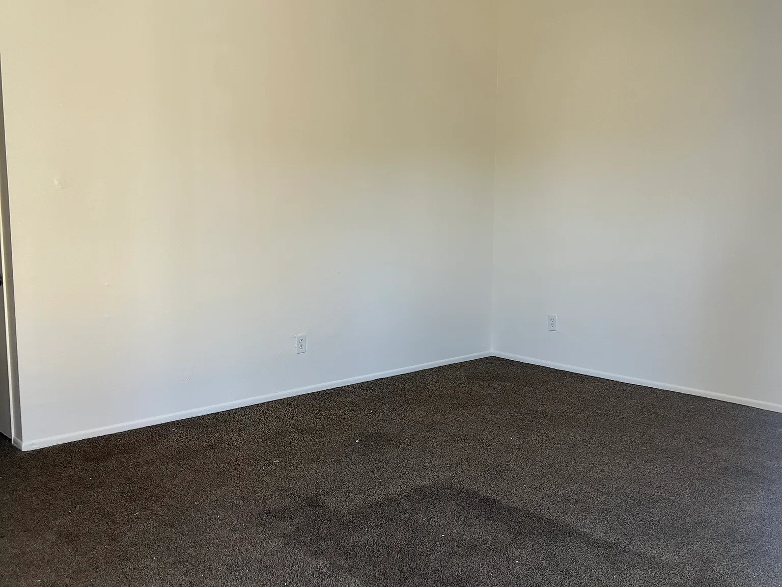 1 bed, 1.5 bath, 825 sqft, $1,095 — Photo 2