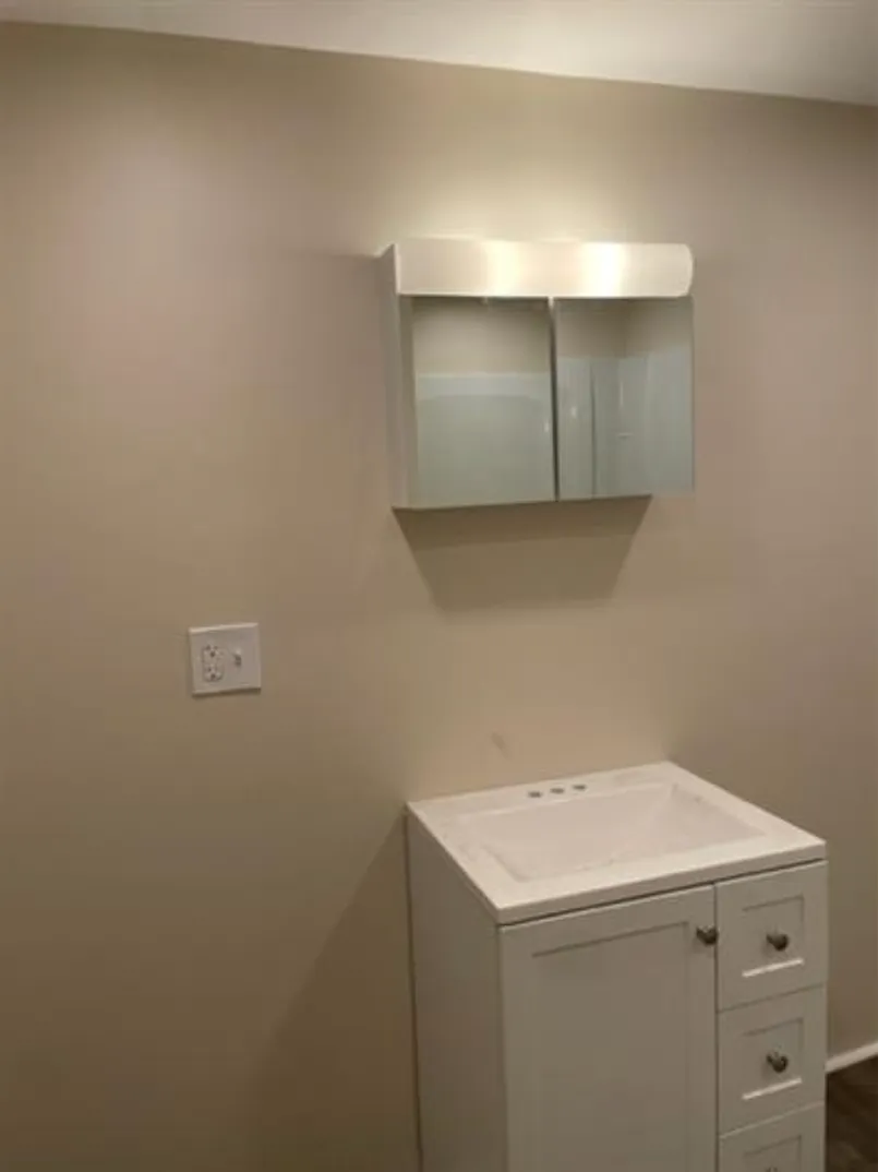 3 Bedroom, 1 Bathroom — Photo 2