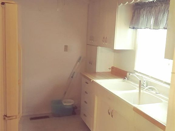 5th image of 4811 Washington Ave SE