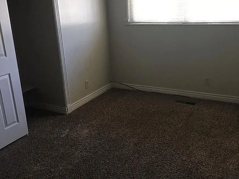 1905 Riviera Cir — Photo 15