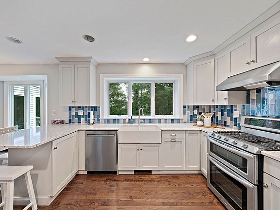5th image of 6 Seminole Rd