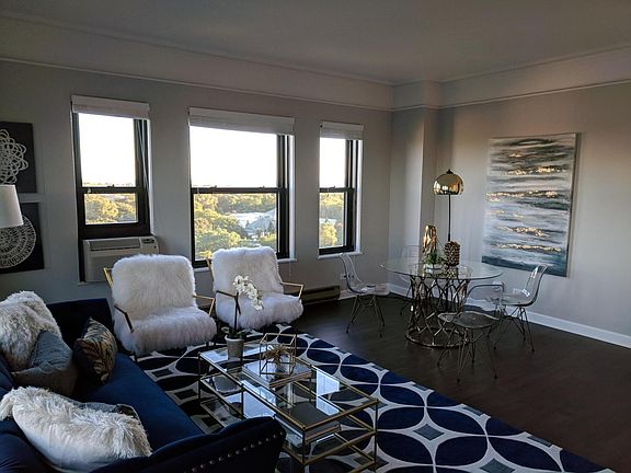 3rd image of 2150 N Lincoln Park W APT 1111