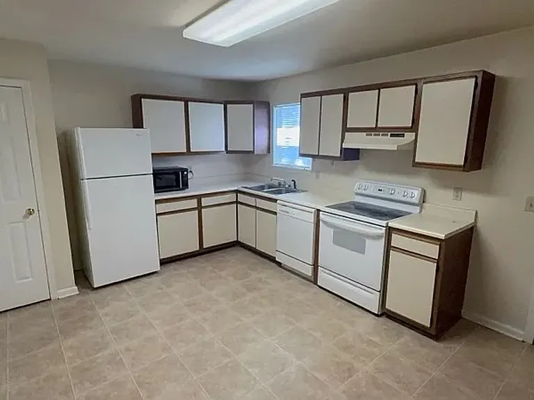 241 Pheasant Run Dr — Photo 3