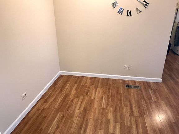 5th image of 401 Castlewood Ln