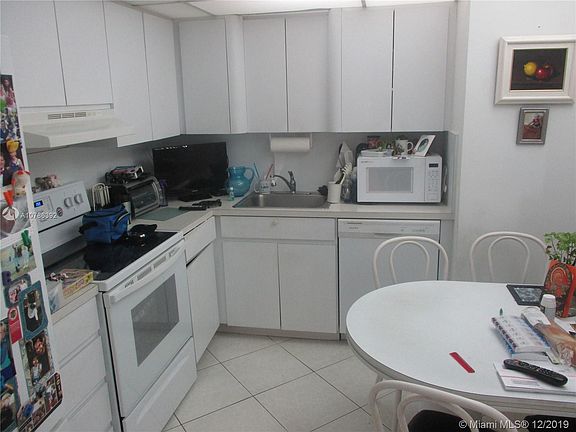 3rd image of 2851 NE 183rd St APT 1106E