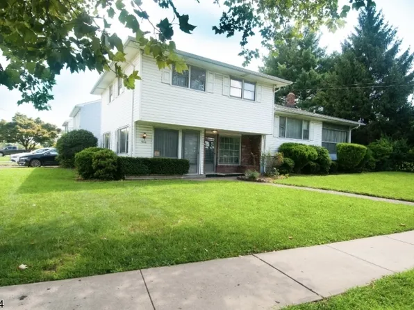 1 Country Club Ln, Elizabeth City, NJ 07208
