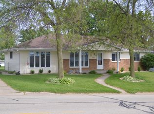 203 5th Ave SW, Epworth, IA 52045