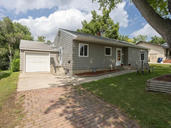 409 E Saint Charles Ave, Fergus Falls, MN 56537