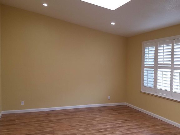 3rd image of 33896 Rowland Dr
