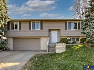 2641 Surrey Ct, Lincoln, NE 68512