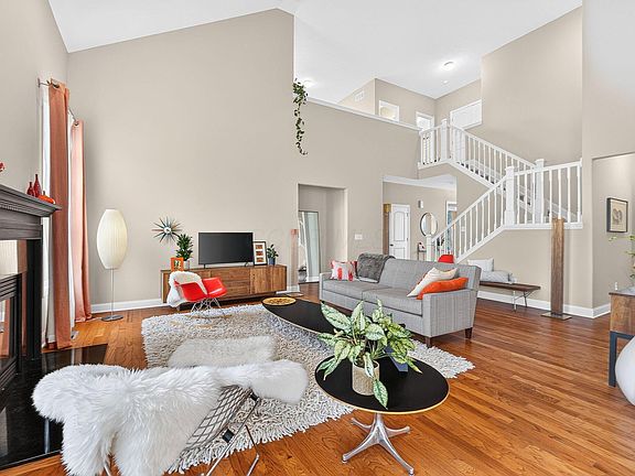 5th image of 566 Bridle Dr