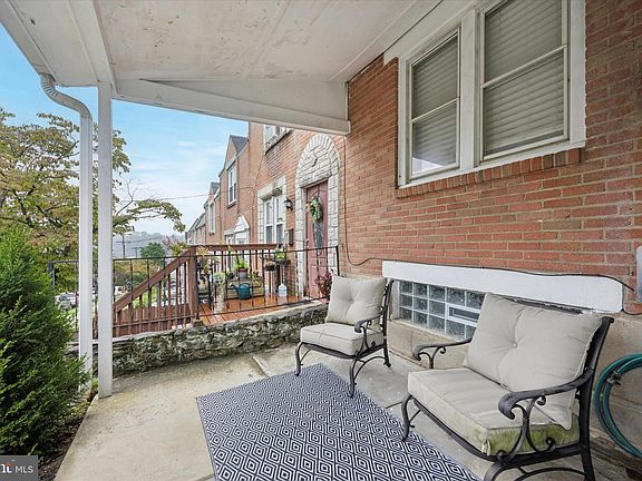 2nd image of 367 W Salaignac St