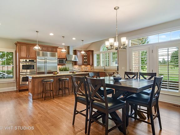 5th image of 21 Doral Dr