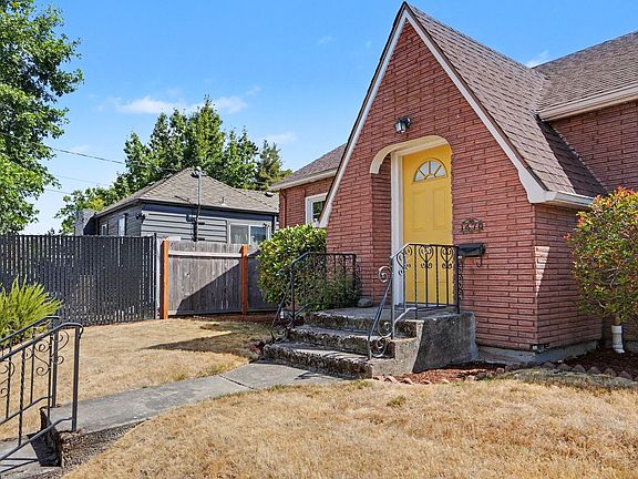4th image of 1470 Capitol St NE