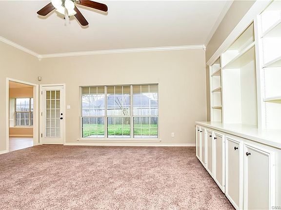 3rd image of 2111 Mockingbird Ln