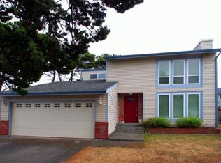 945 Ocean Dr, Bandon, OR 97411