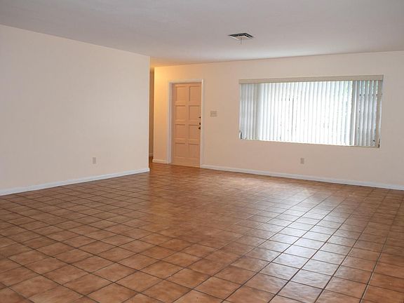5th image of 4060 Greenwood Dr