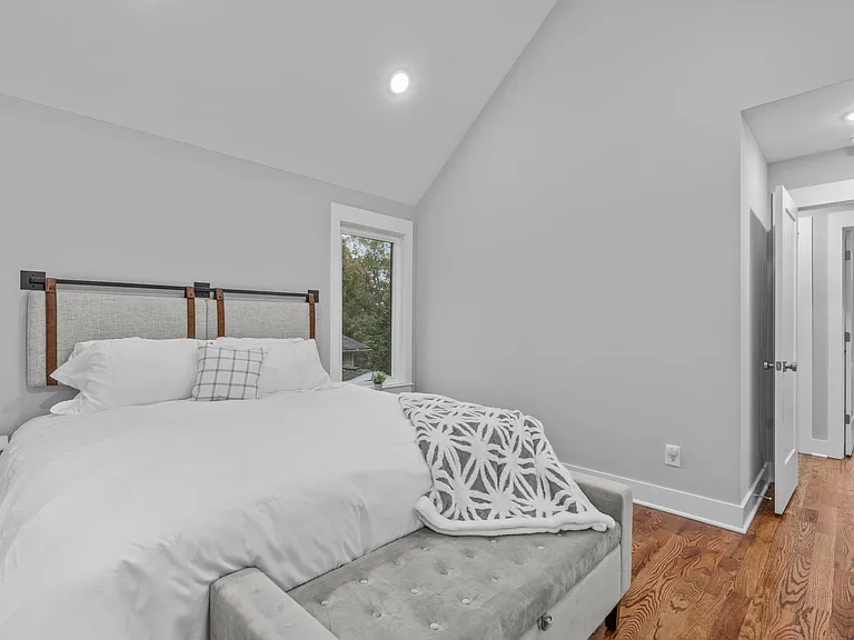 711B Hugo St — Photo 23