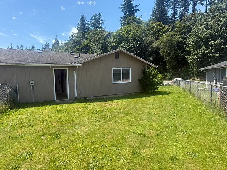 11217 N Skagit St — Photo 2