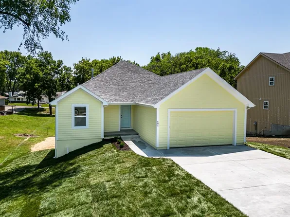 604 Beth St, Lansing, KS 66043