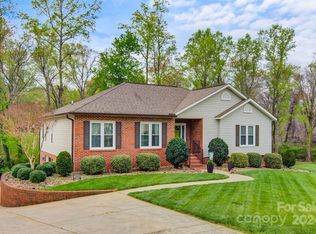 2318 20th Avenue Ct NE, Hickory, NC 28601