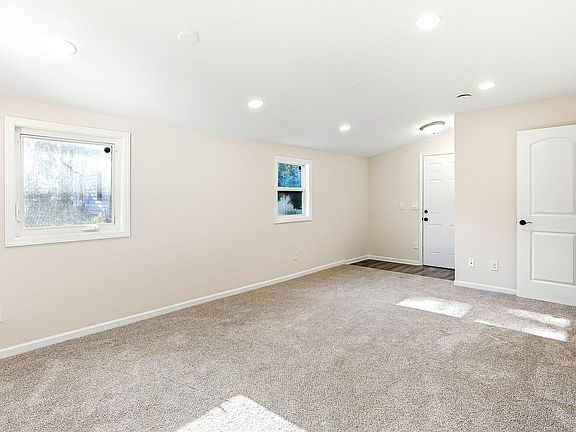 2nd image of 941 Cypress St