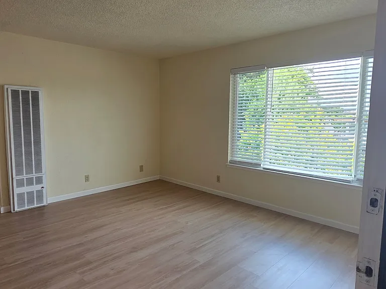 241 San Anselmo Ave N #3 — Photo 2