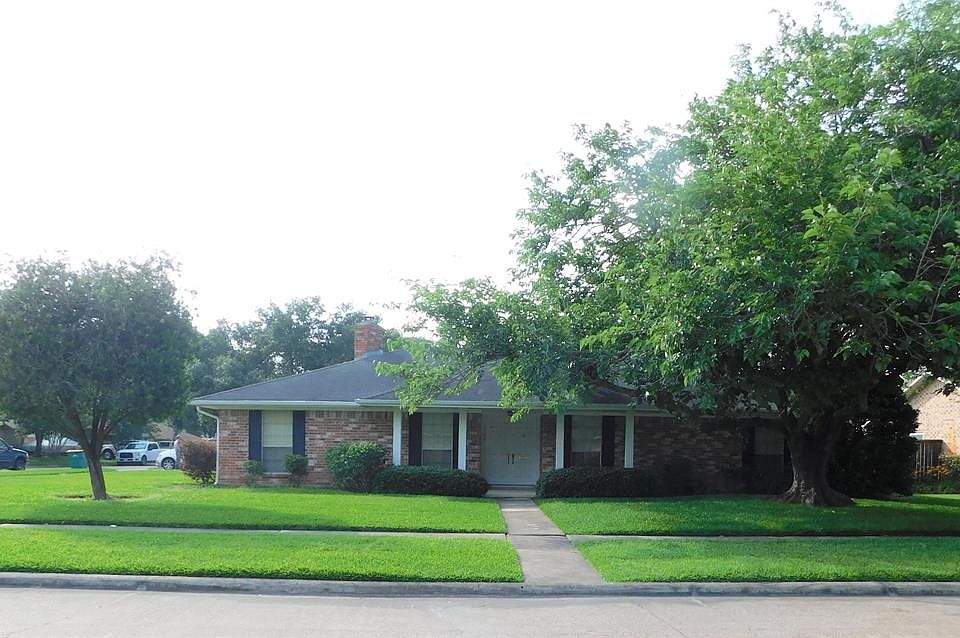 1st image of 2708 Shakespeare St