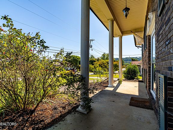 5th image of 7325 Hallbrook Rd