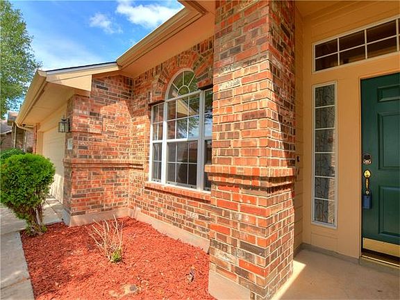 3rd image of 209 Plumbago Dr
