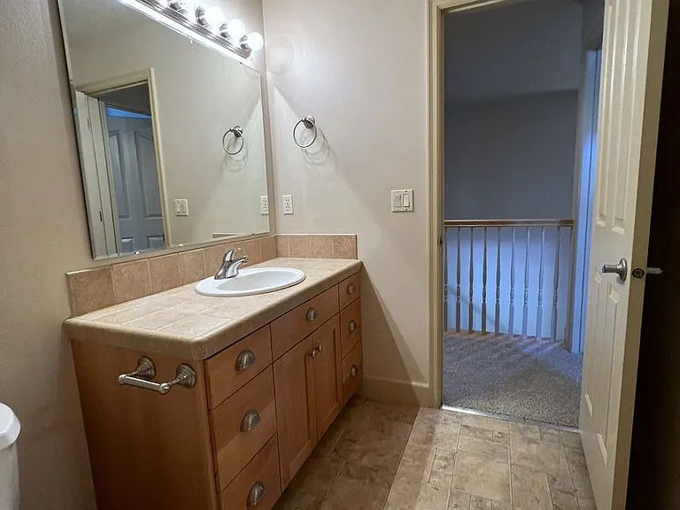 811 E Knoll Ct — Photo 30