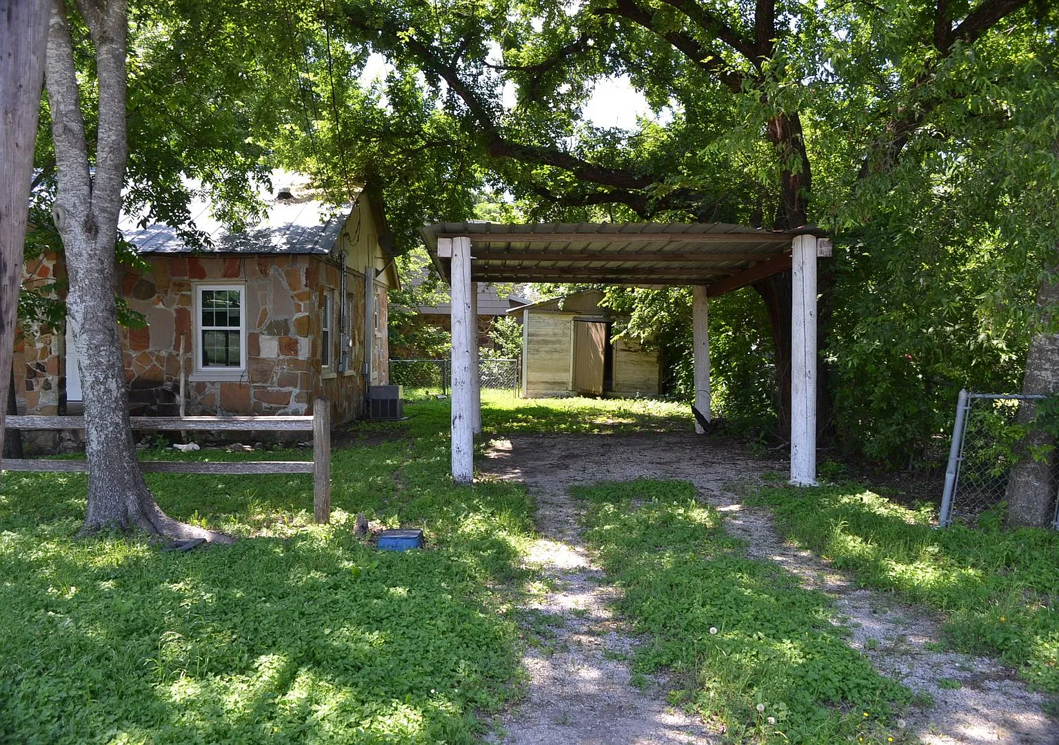 Charming 2 Bed/ 1 Bath Coming Soon — Photo 2