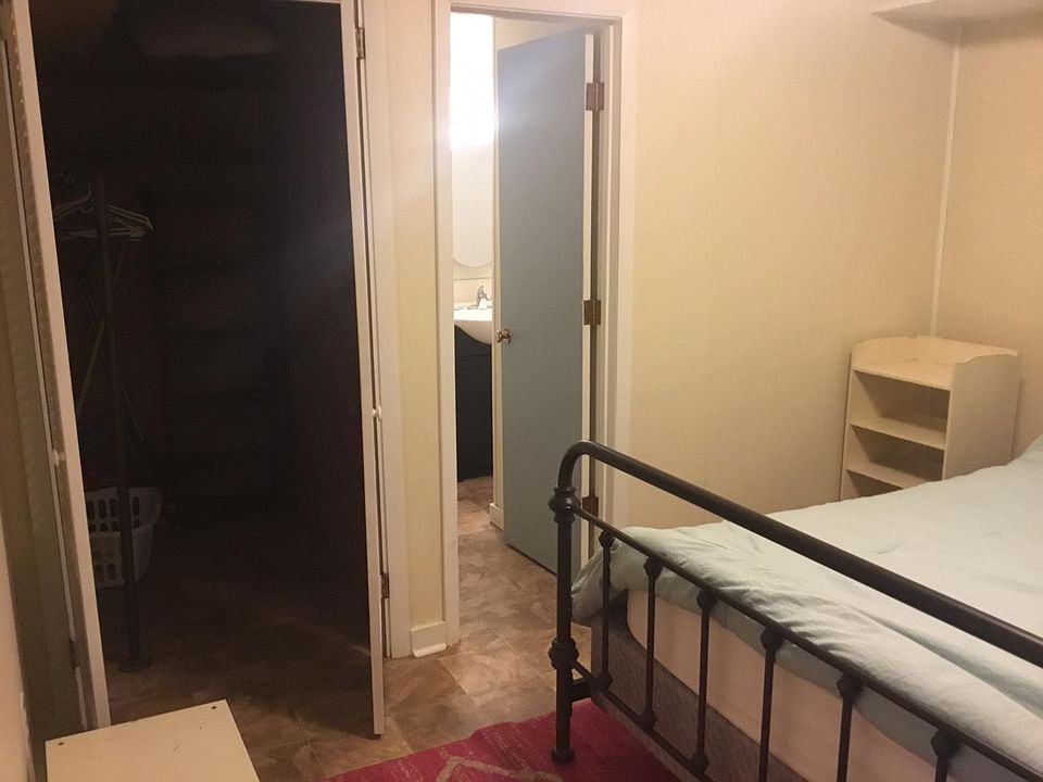 1st image of 703 Dell Ln