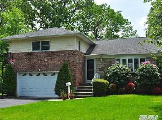10 Brookdale Rd, Glen Cove, NY 11542