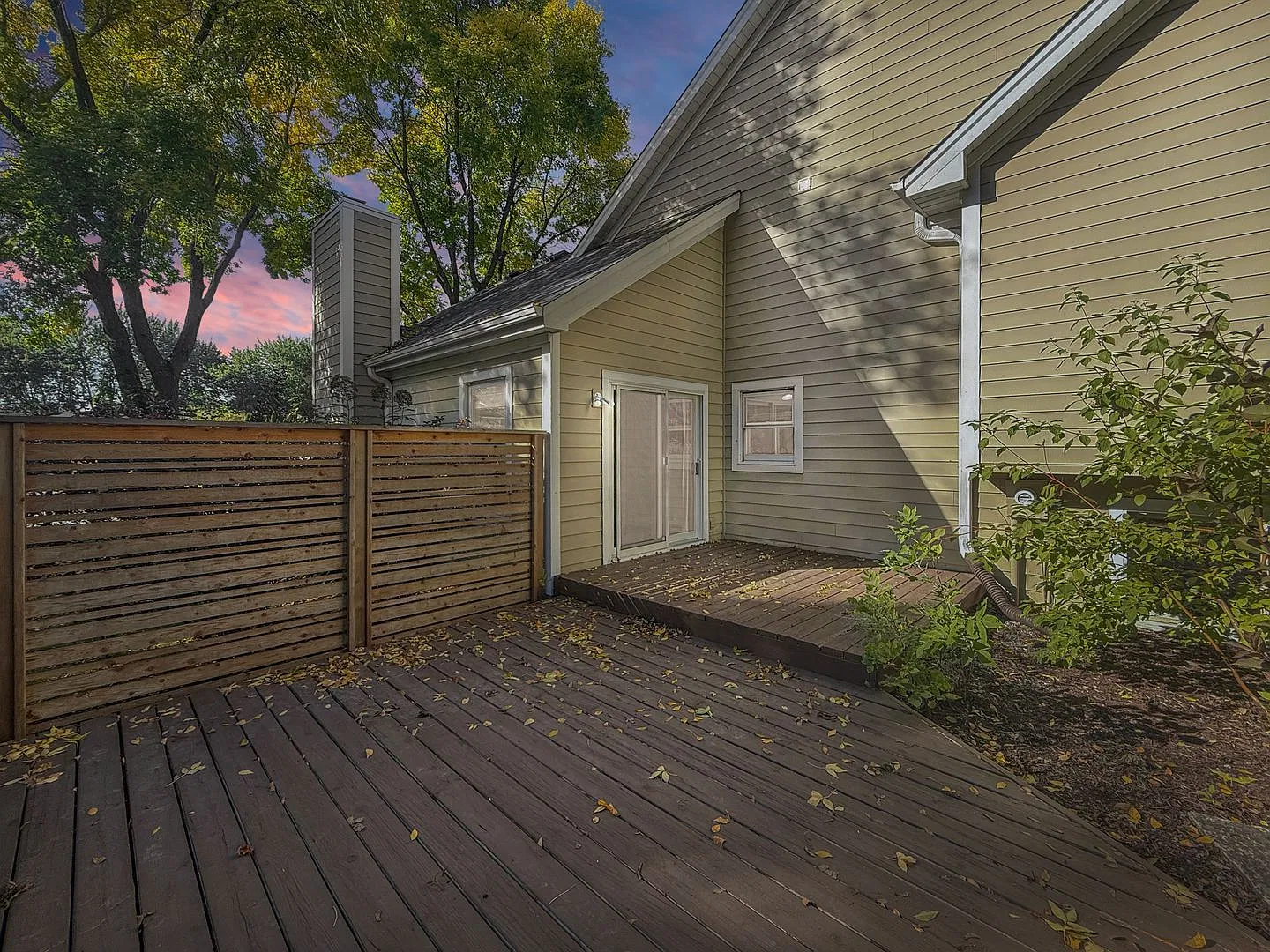 4 bed, 3.0 bath, 2156 sqft, $2,995 — Photo 2