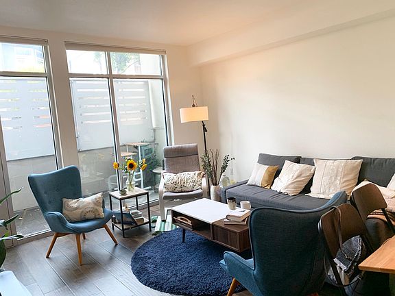 5th image of 2655 Bush St #121