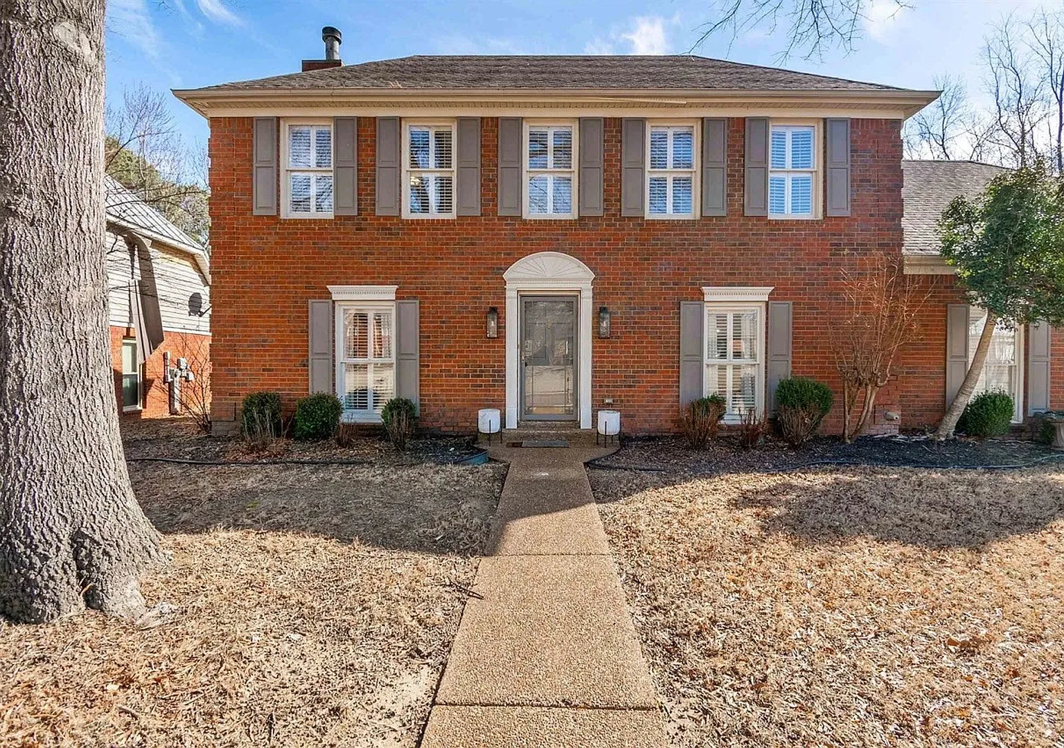 Colonial Style Collierville Home located off Collierville-Arlington Road near W Poplar Avenue. La... — Photo 1