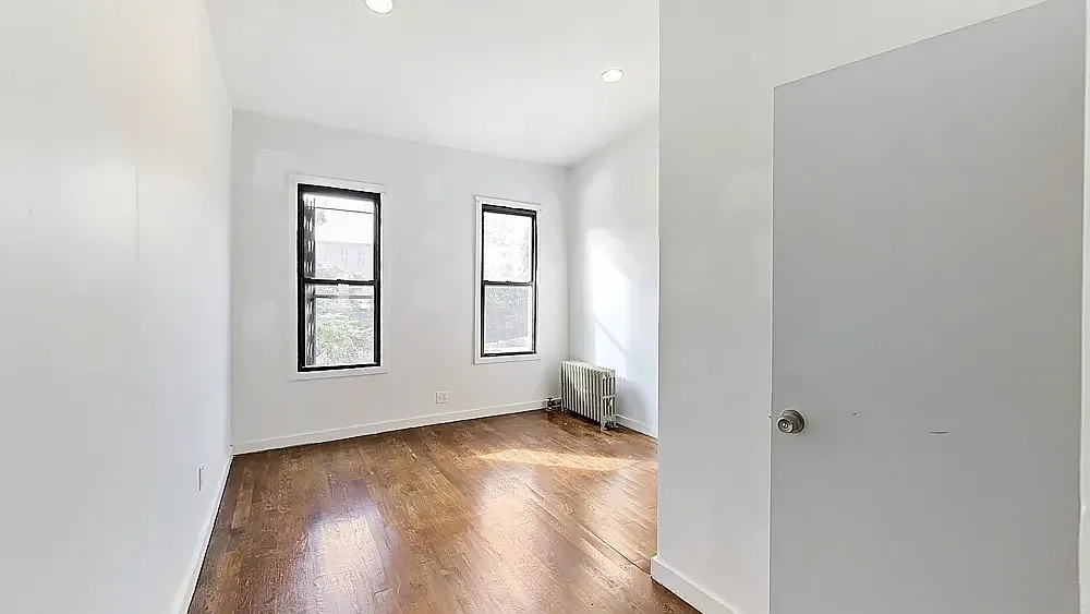 886 Franklin Avenue — Photo 4